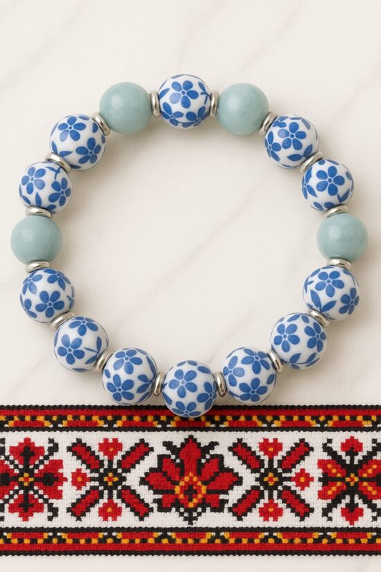 Keramikas un dabīgo pērļu rokassprādze "Ukrainas debesu ziedi"